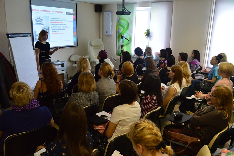 В Казани прошел семинар для косметологов Анастасии Сайбель, состоявший из лекции и мастер-класса.